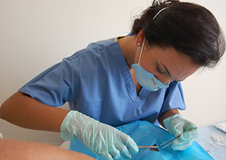 Взятие образца для проведения биопсии кожи